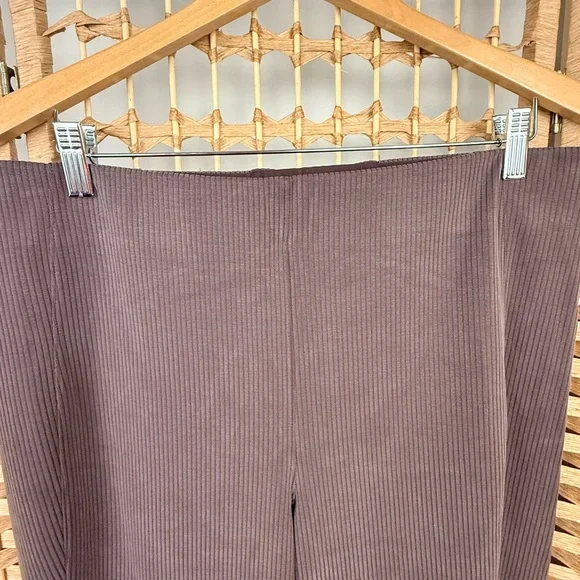 Lululemon Ribbed Softstreme Zip Leg High-Rise Crop Pant Size 14 Espresso - Picture 3 of 12